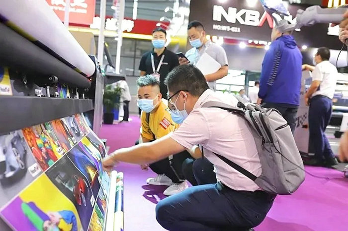 91抖音免费视频UV打印機卷材打樣